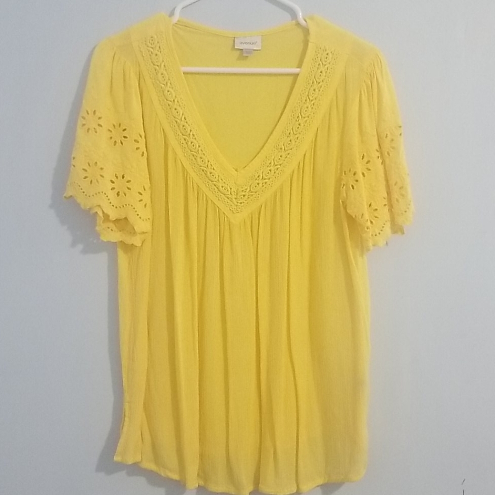 Avenue yellow short sleeve blouse
